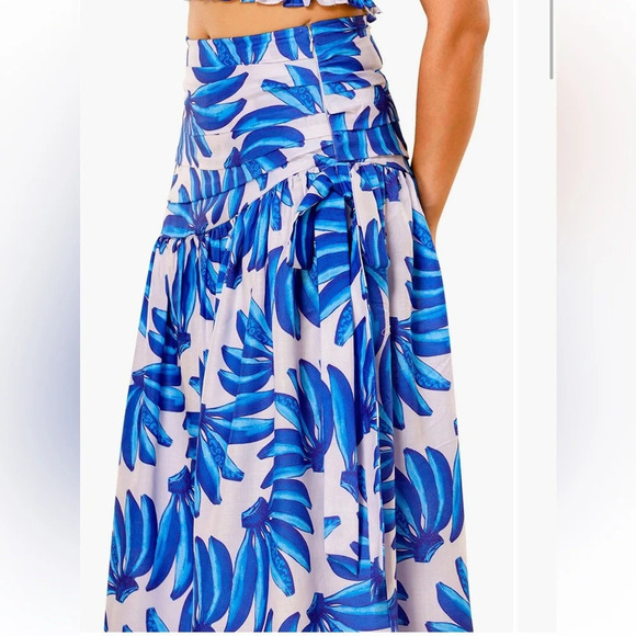 HT360 Collective Banana Print Maxi Skirt
NWT
BLUE AND WHITE, Size X-Small - Picture 6 of 7
